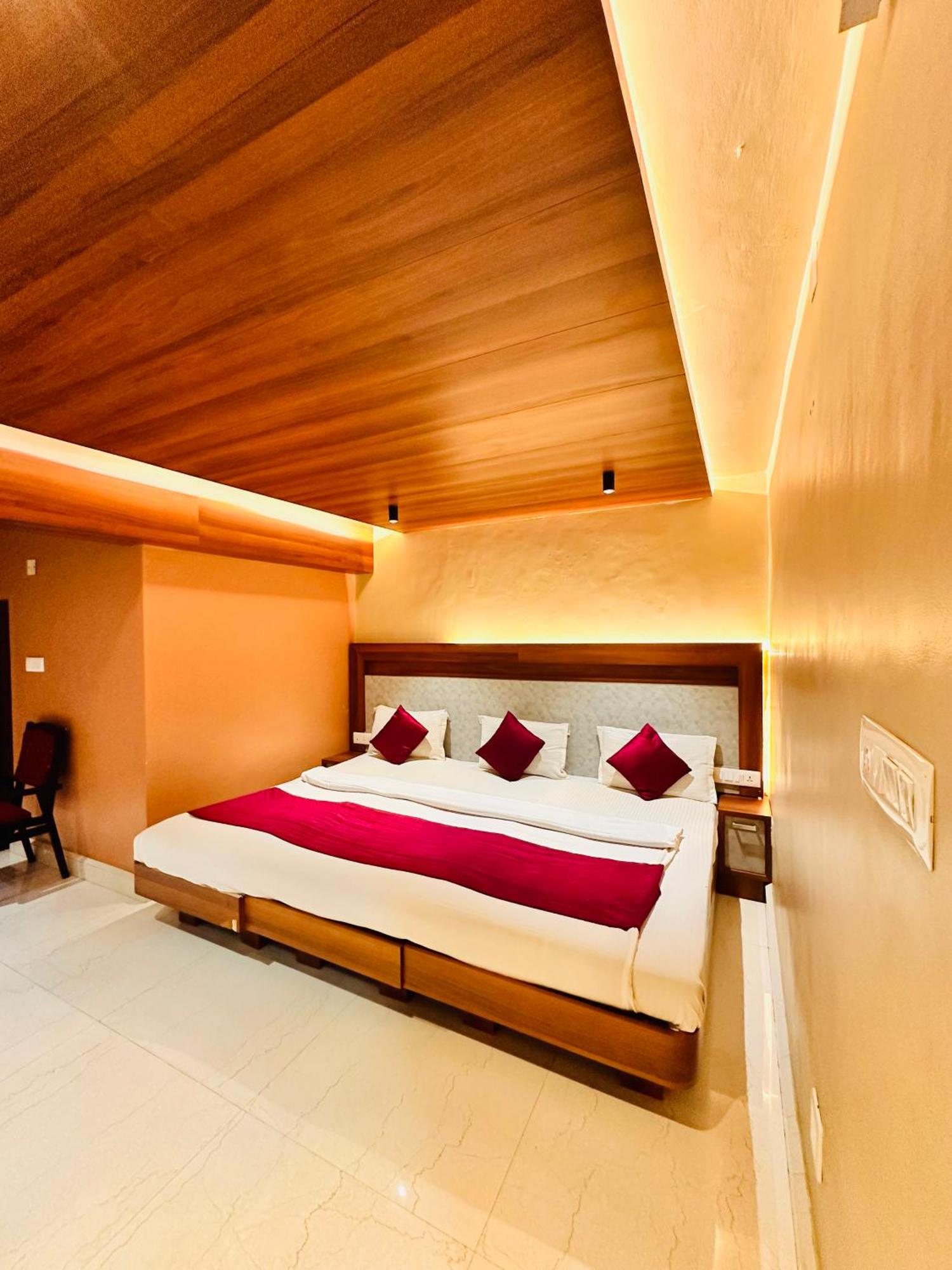 Hotel City Palace Ooty Buitenkant foto