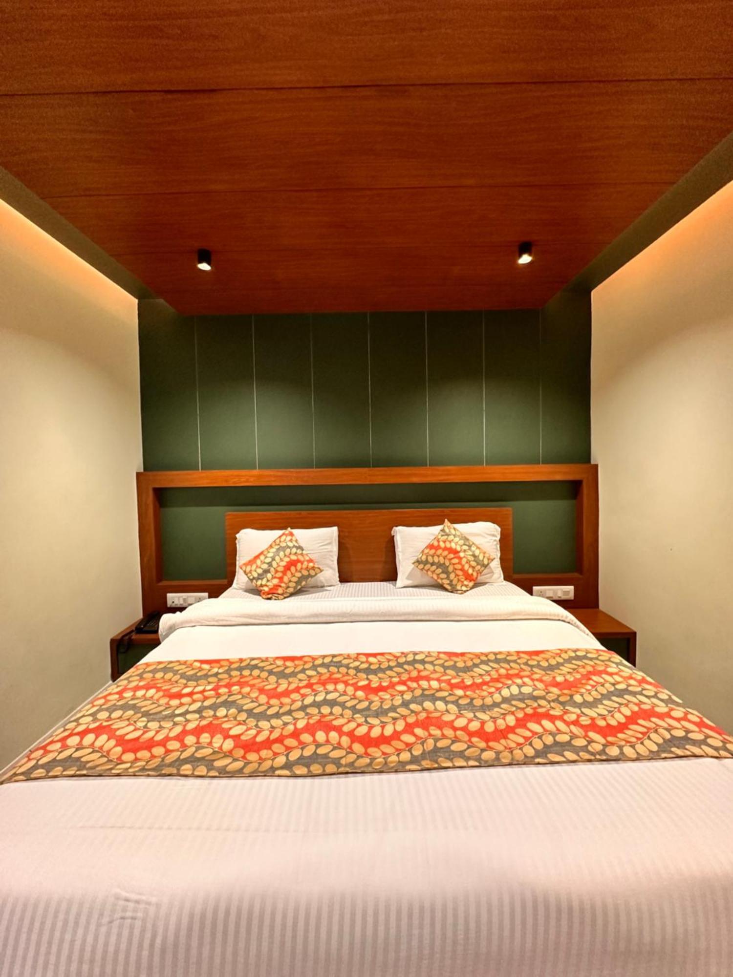 Hotel City Palace Ooty Buitenkant foto