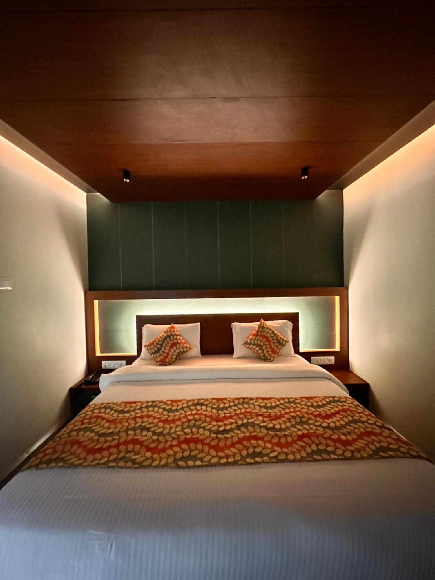 Hotel City Palace Ooty Buitenkant foto