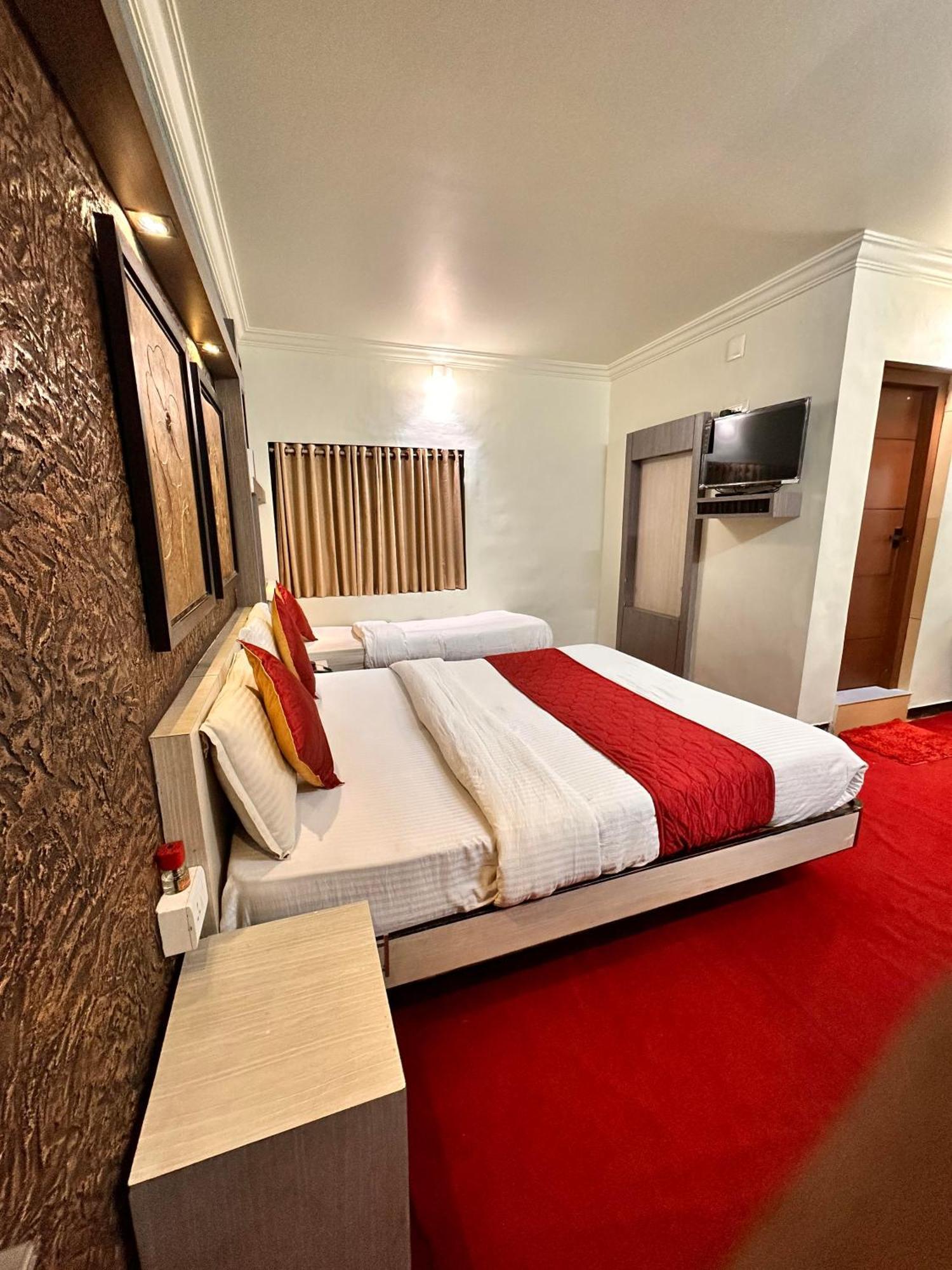 Hotel City Palace Ooty Buitenkant foto