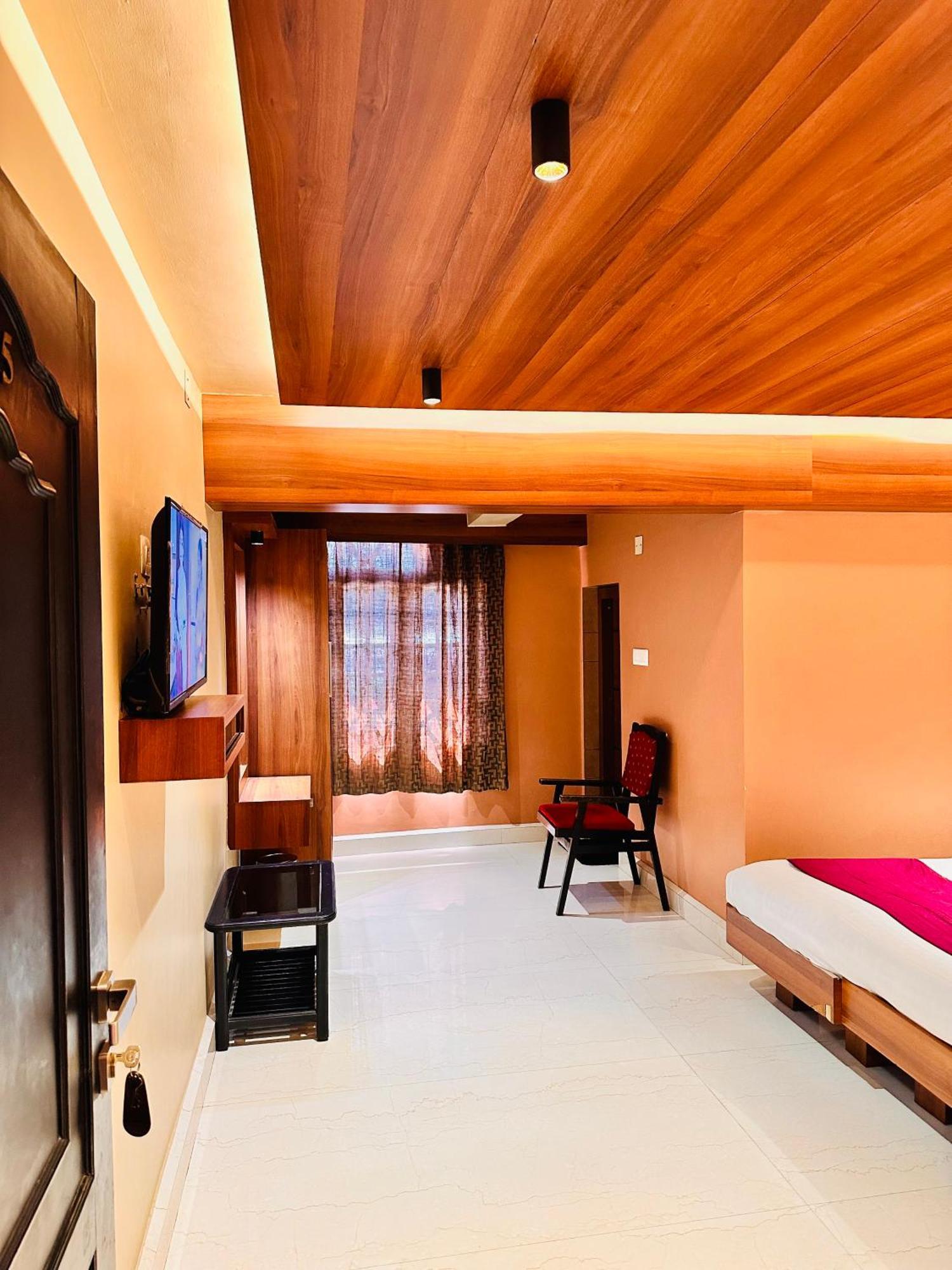 Hotel City Palace Ooty Buitenkant foto