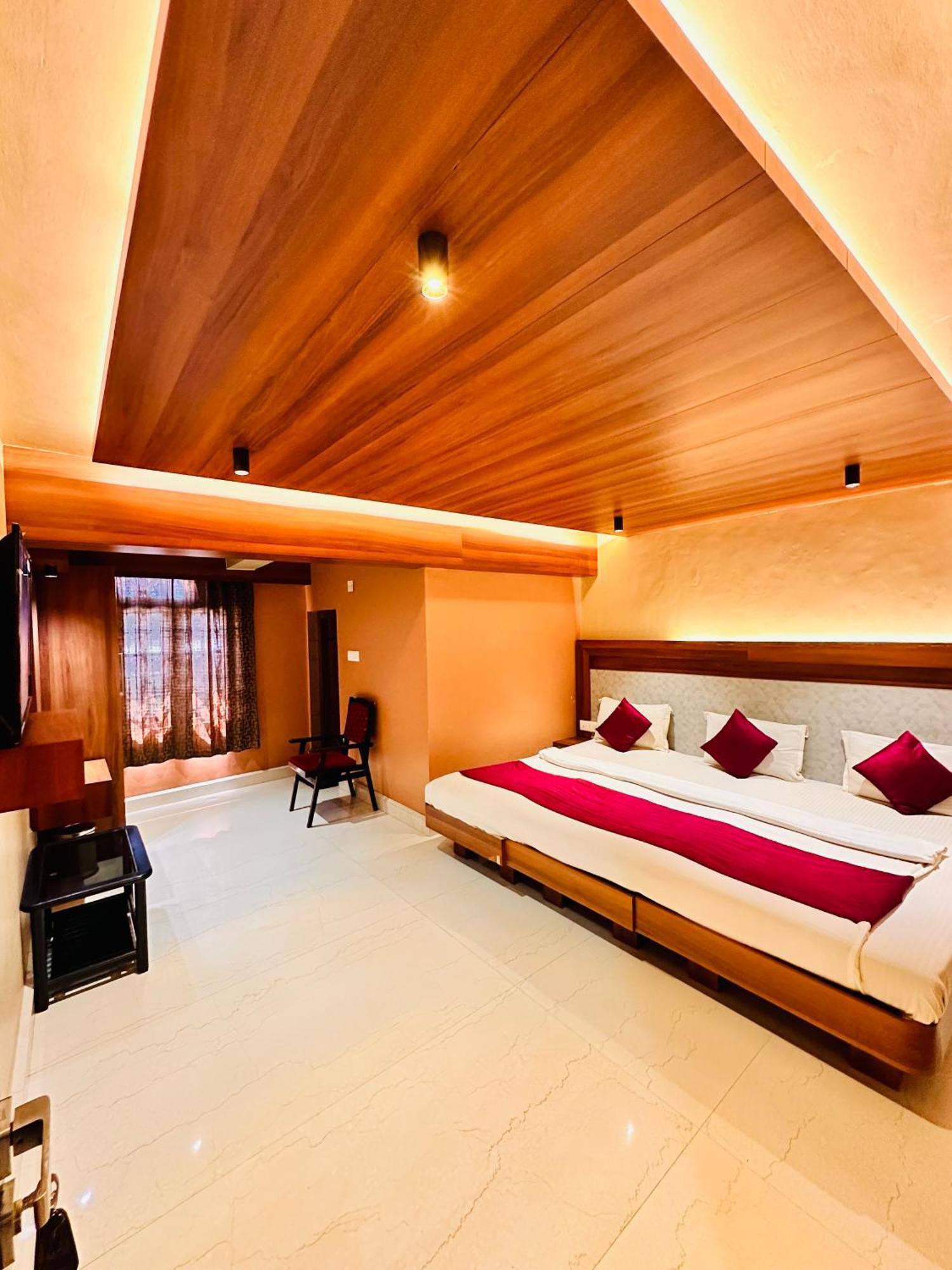 Hotel City Palace Ooty Buitenkant foto