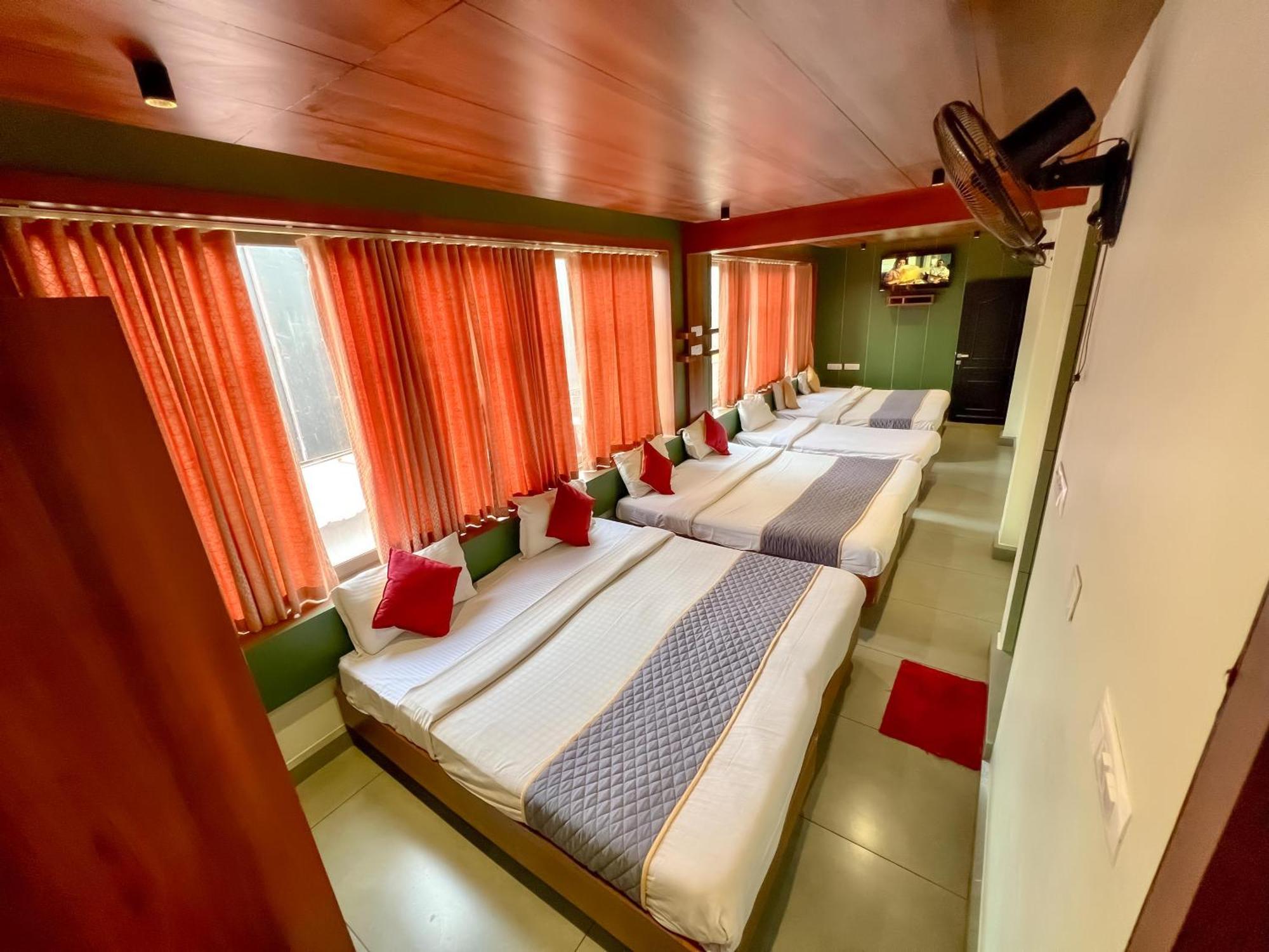 Hotel City Palace Ooty Buitenkant foto