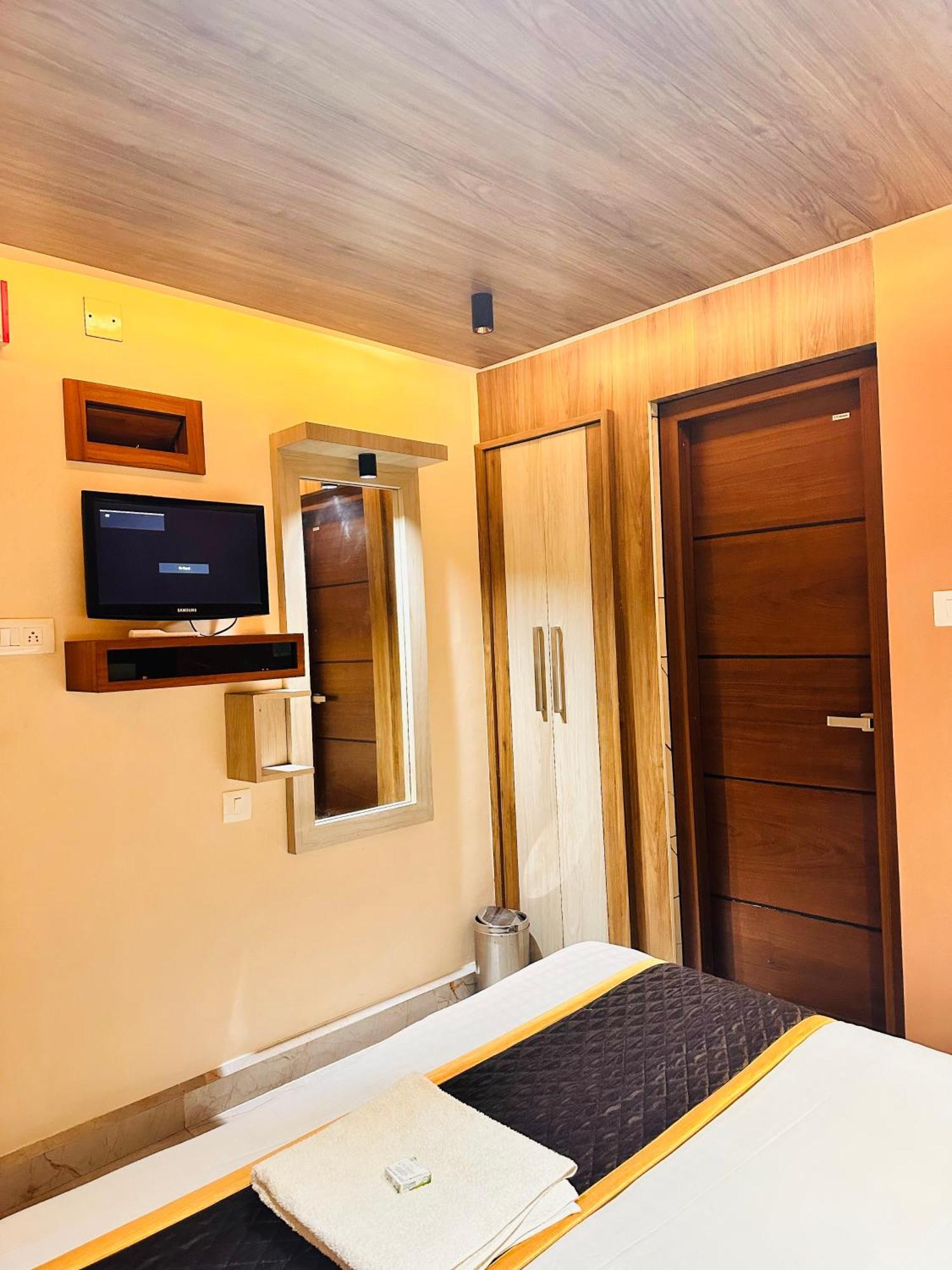 Hotel City Palace Ooty Buitenkant foto