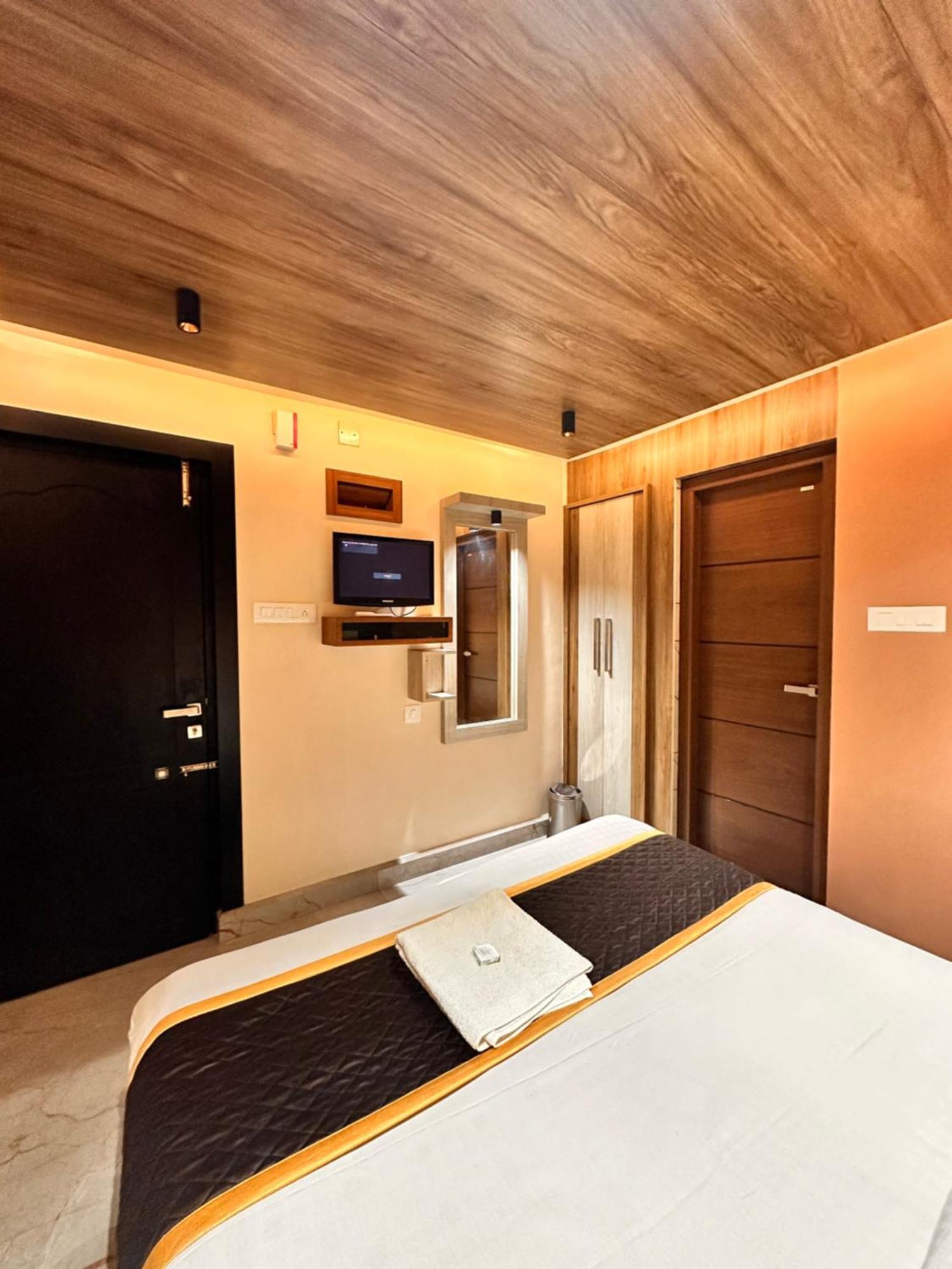 Hotel City Palace Ooty Buitenkant foto