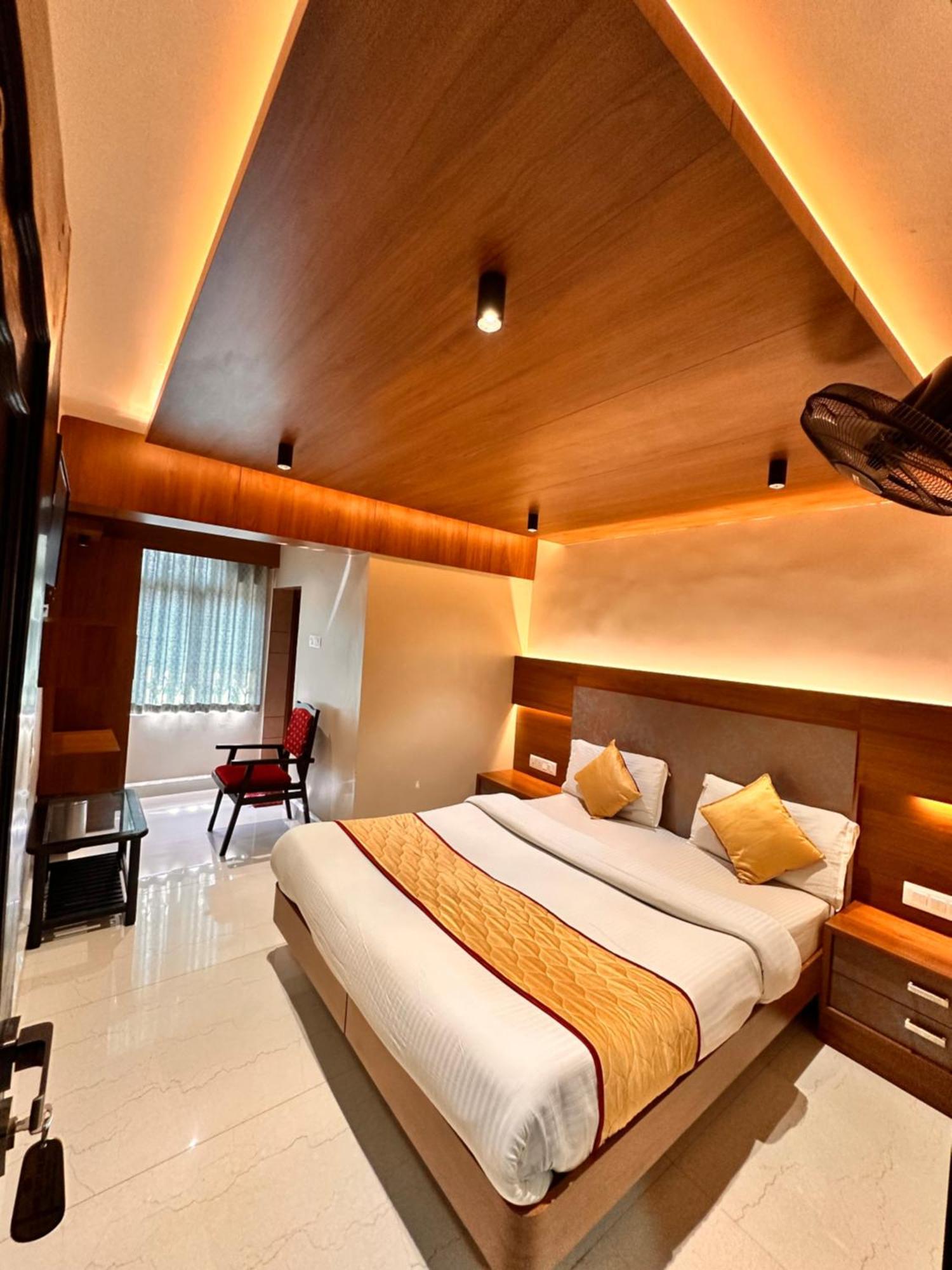 Hotel City Palace Ooty Buitenkant foto
