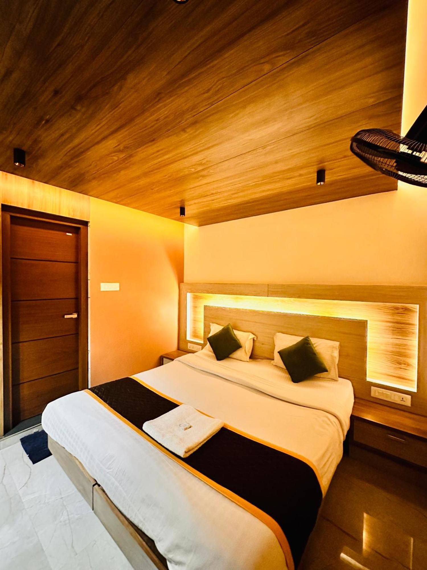 Hotel City Palace Ooty Buitenkant foto